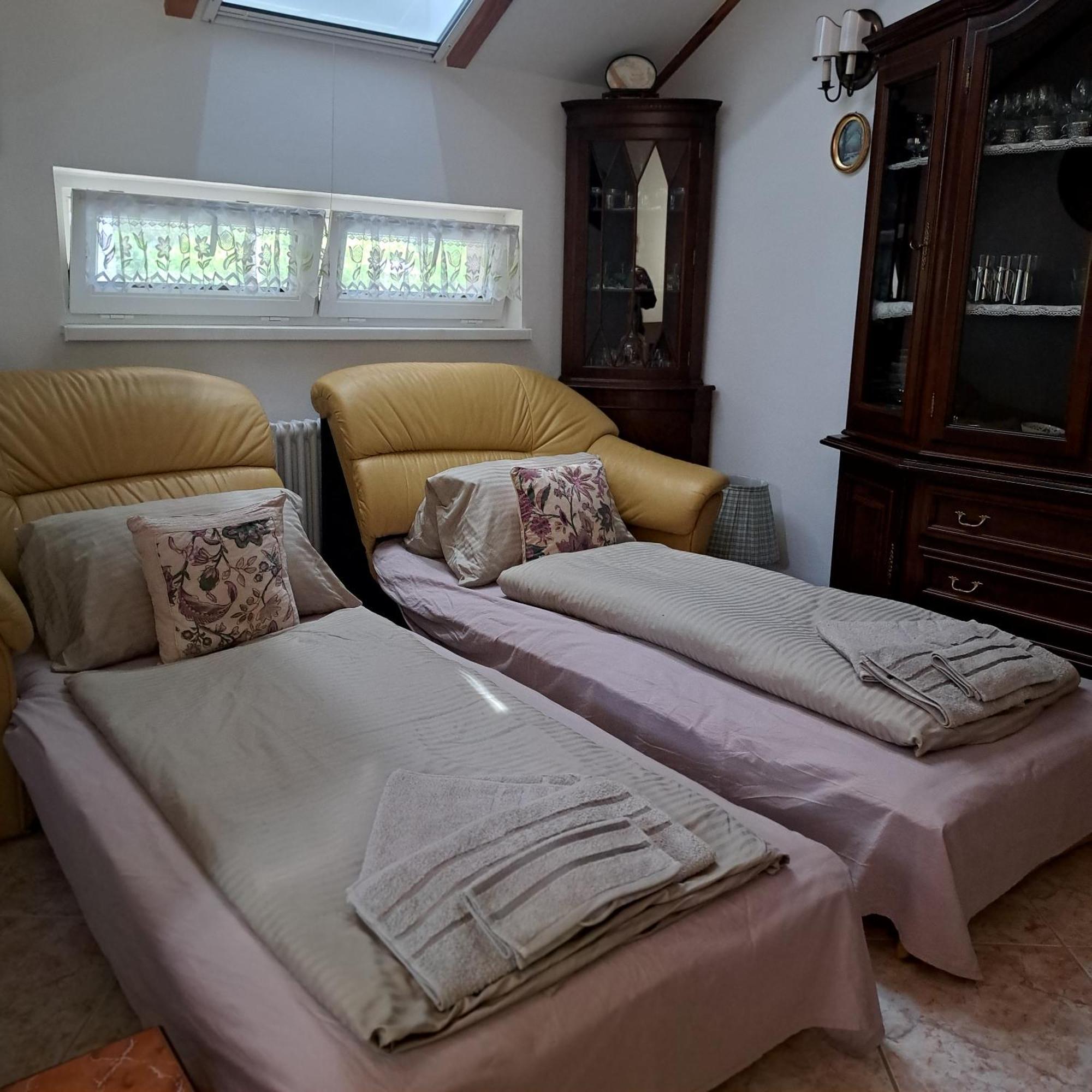 Tavirozsa Apartment Balatonfůzfő Стая снимка