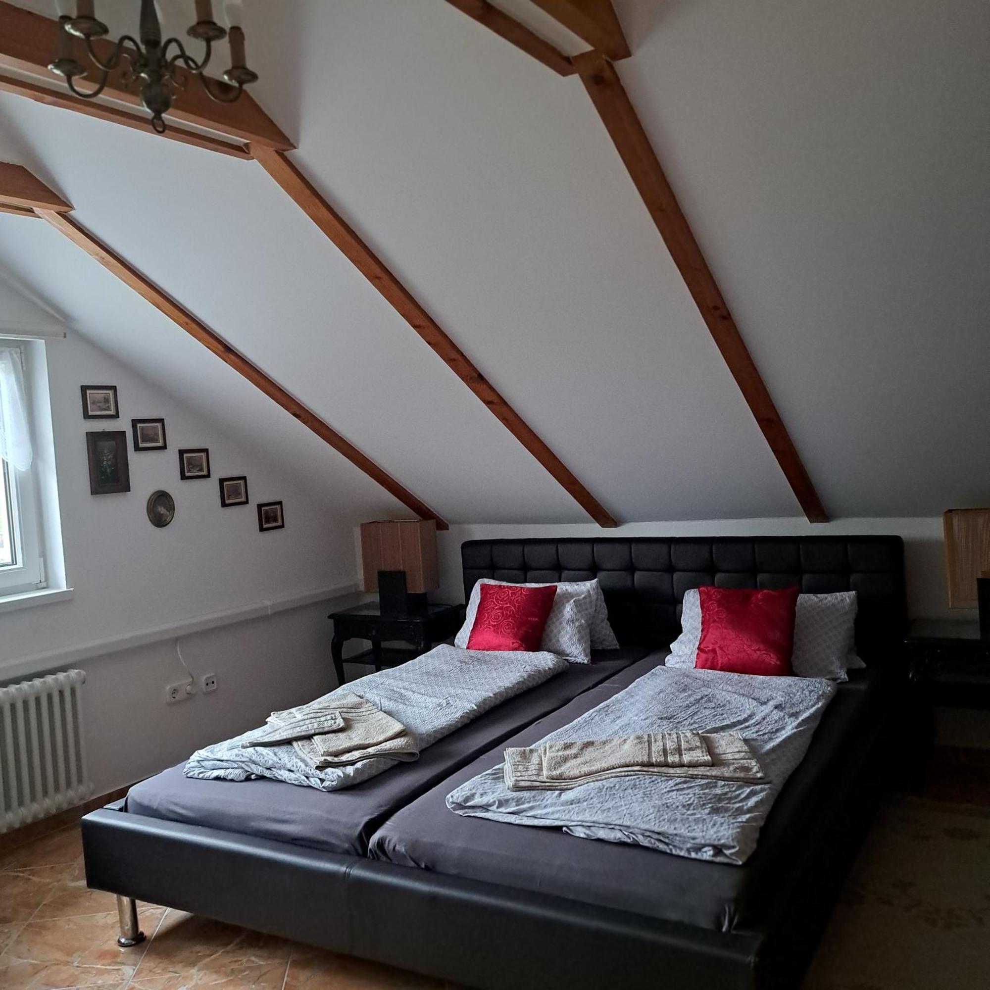 Tavirozsa Apartment Balatonfůzfő Стая снимка