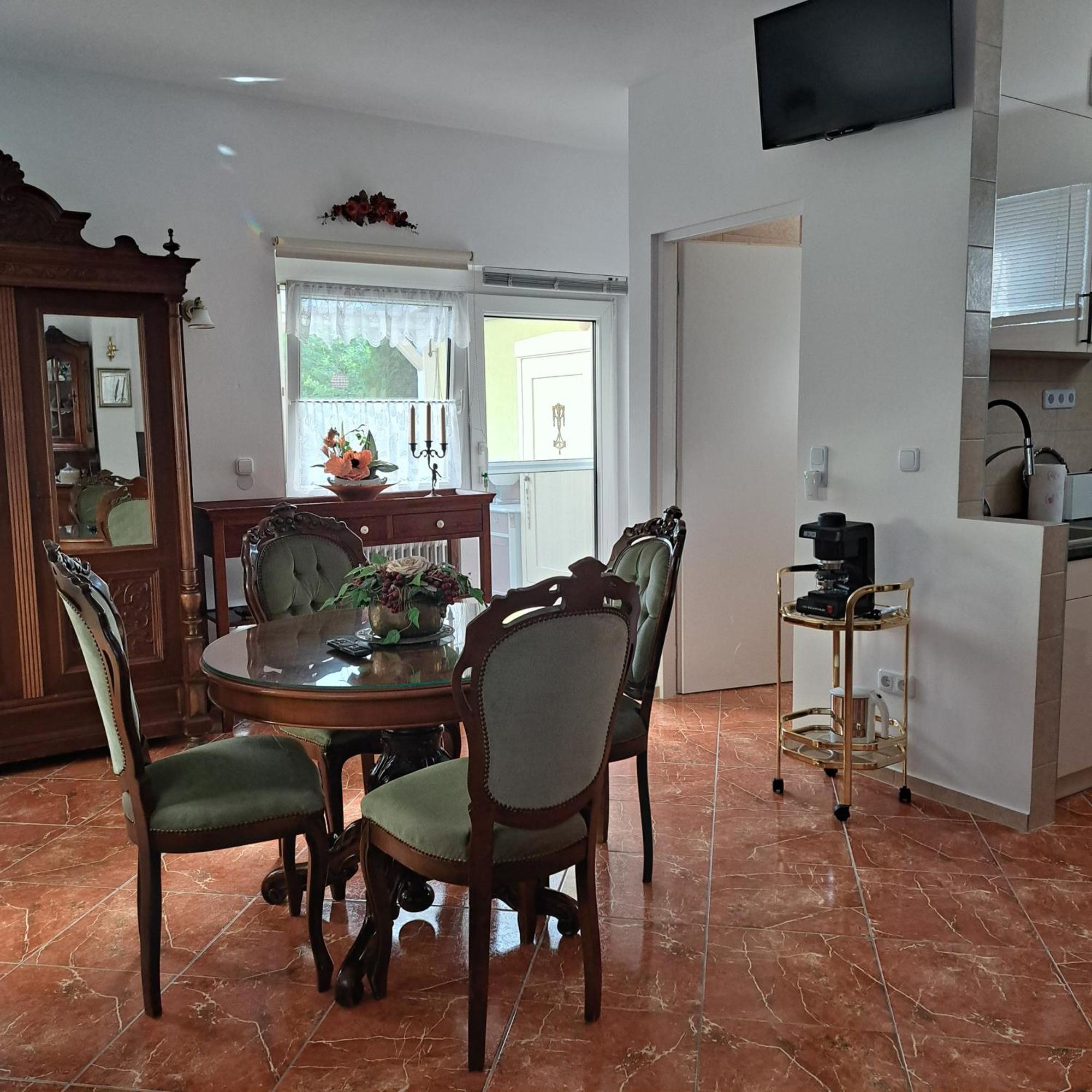 Tavirozsa Apartment Balatonfůzfő Екстериор снимка